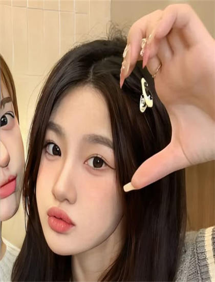 她的故事和其他作品相比如何？对比分析与评价